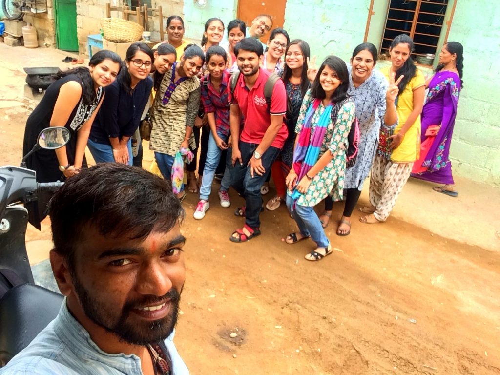 Groupfie with the Volunesia Volunteers after a successful circle
